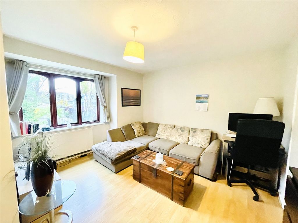 Ludford Close, Central Croydon, Waddon CR0  