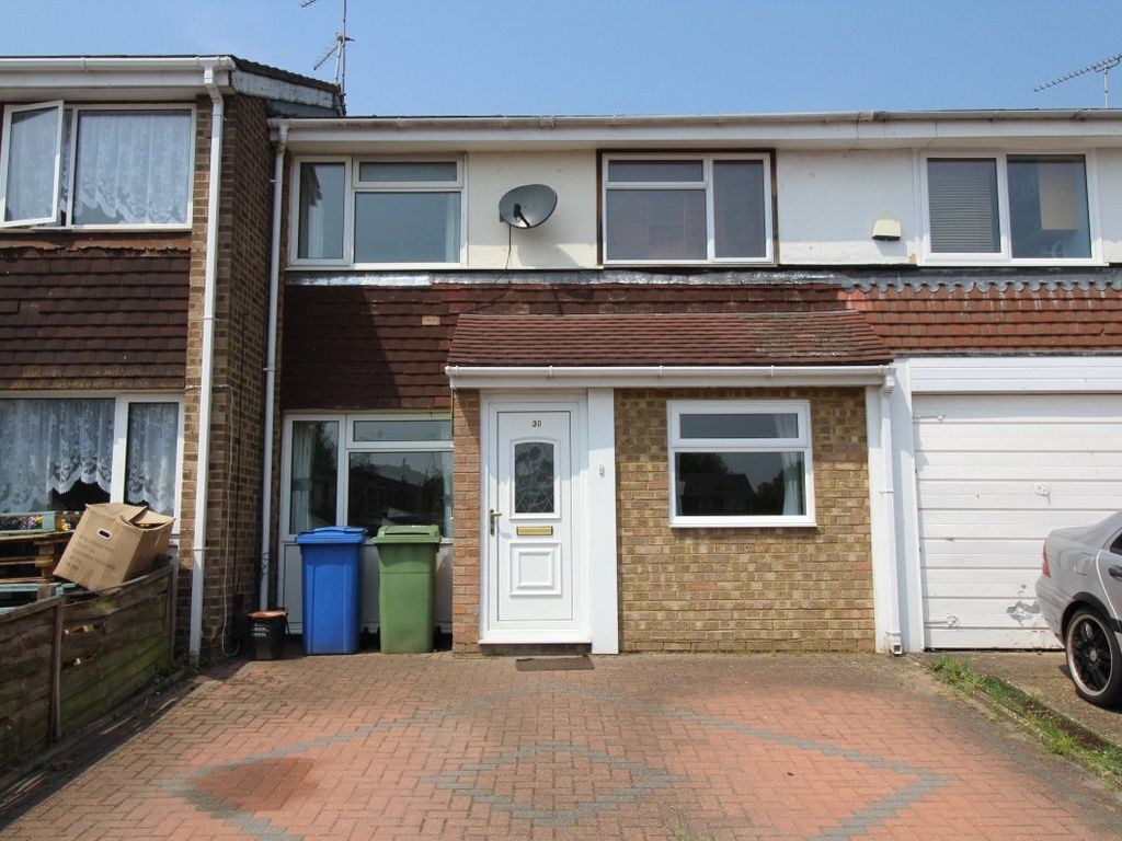 3 bed terraced house to rent in Sunnybank, Murston, Sittingbourne, Kent