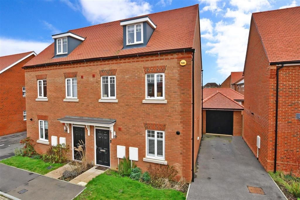 3 bed semidetached house for sale in Braganza Drive, Staplehurst