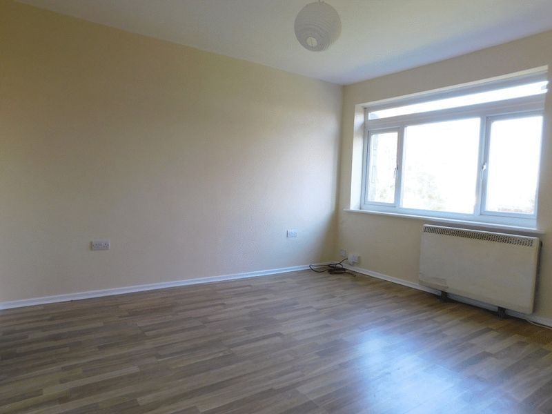 1 bed flat to rent in Ascot Walk, Oldbury B69, £750 pcm Zoopla