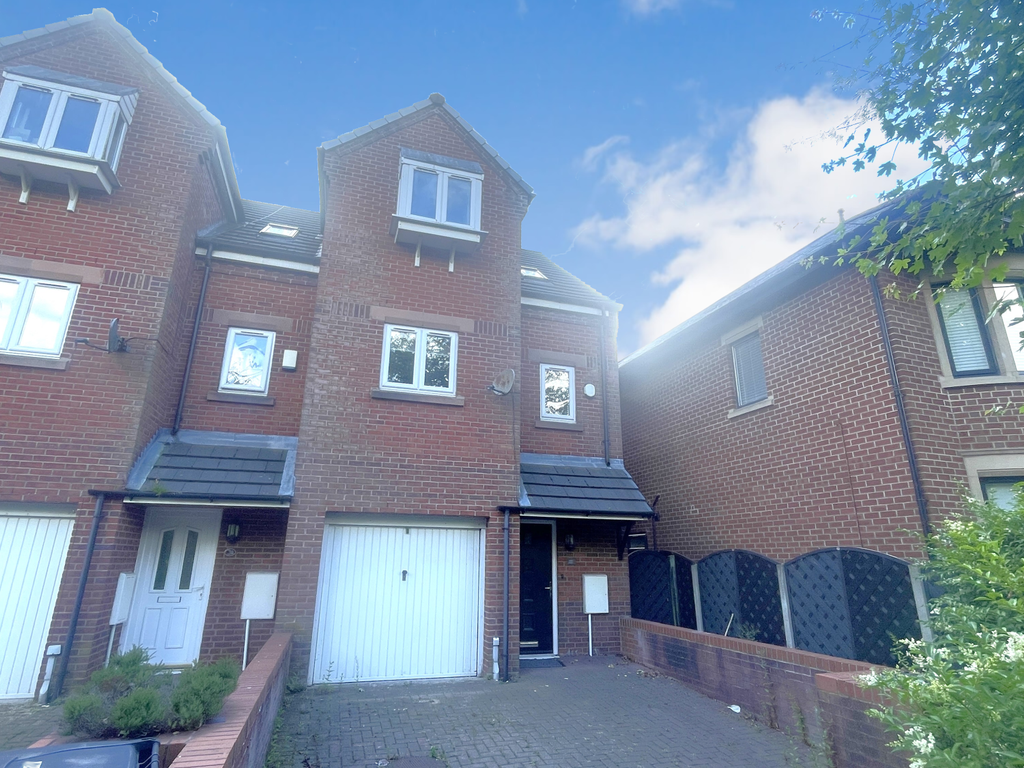 3 bed terraced house to rent in Wove Court, Garstang Road, Preston PR1