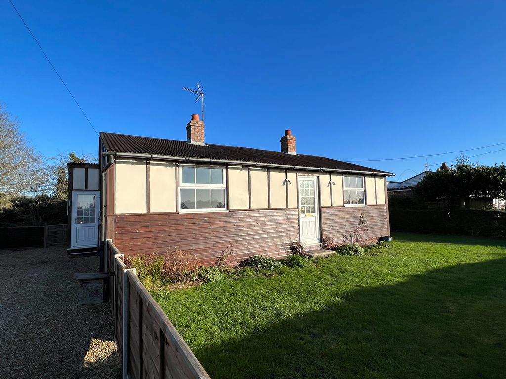2 bed bungalow to rent in Lowgate, Fleet, Holbeach PE12, £595 pcm Zoopla