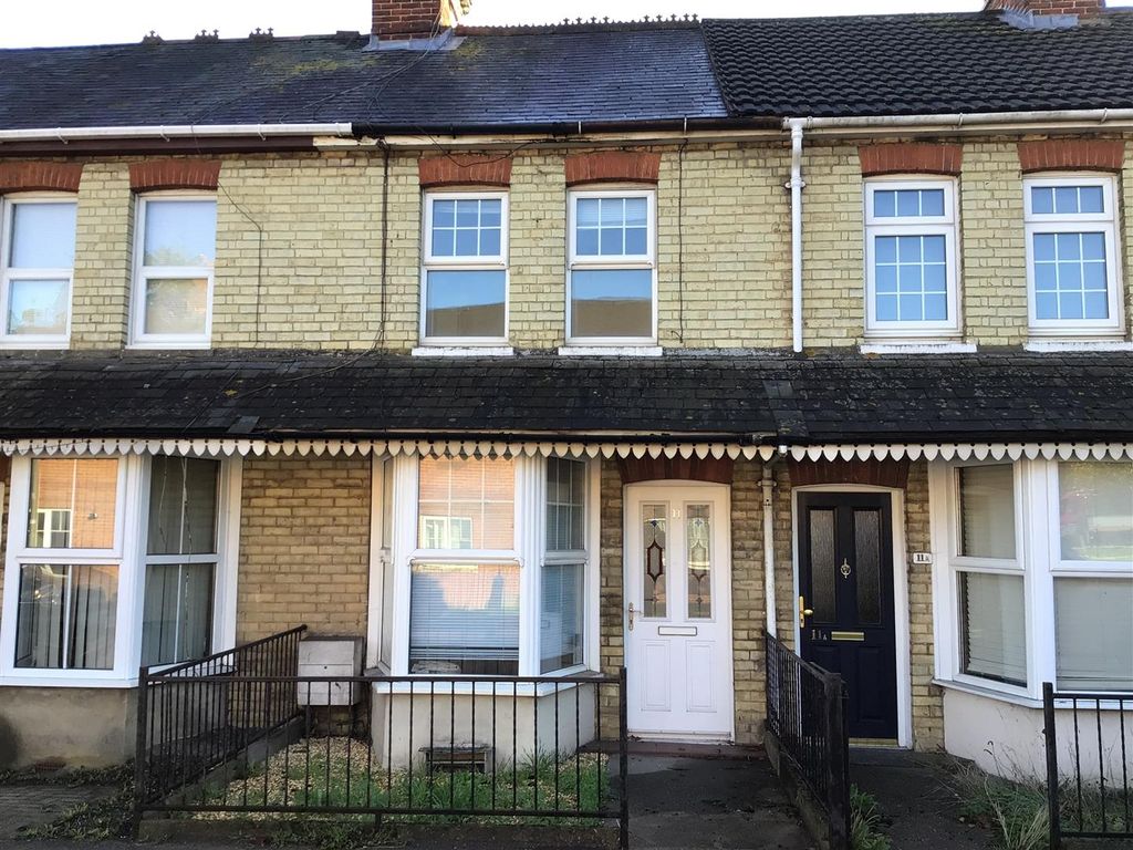3 bed terraced house for sale in Wrecclesham Road, Farnham GU9, £