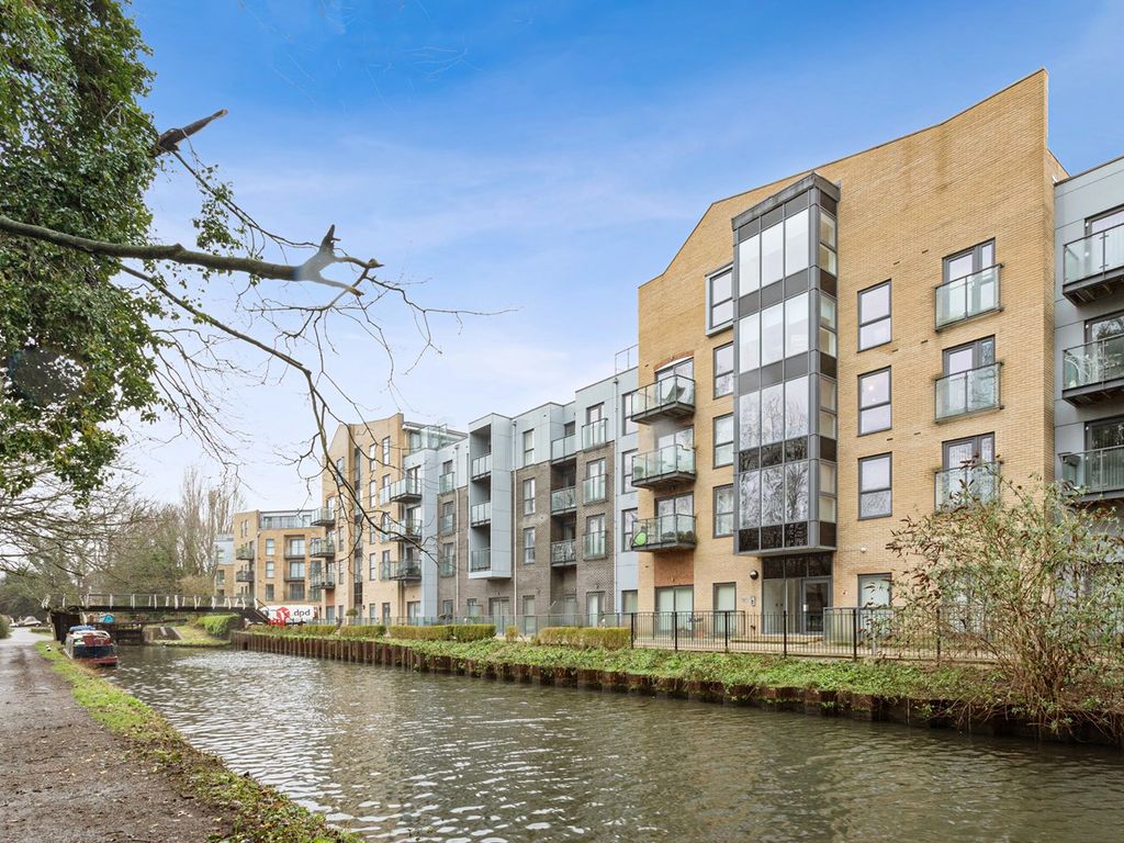 2 bed flat for sale in Blackwell House, The Embankment, Hemel Hempstead