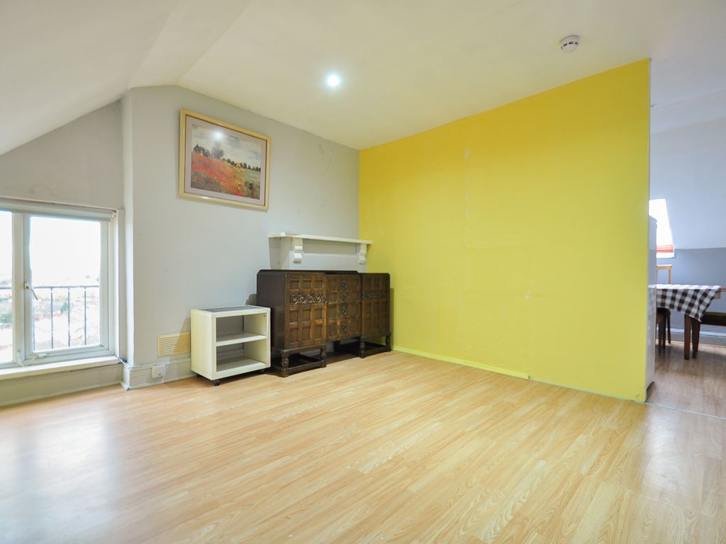 2 bed flat to rent in St. Johns Road, Newport NP19, £695 pcm Zoopla