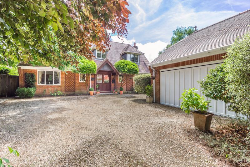 4 bed detached house for sale in Sunnyside Road, Headley Down, Bordon