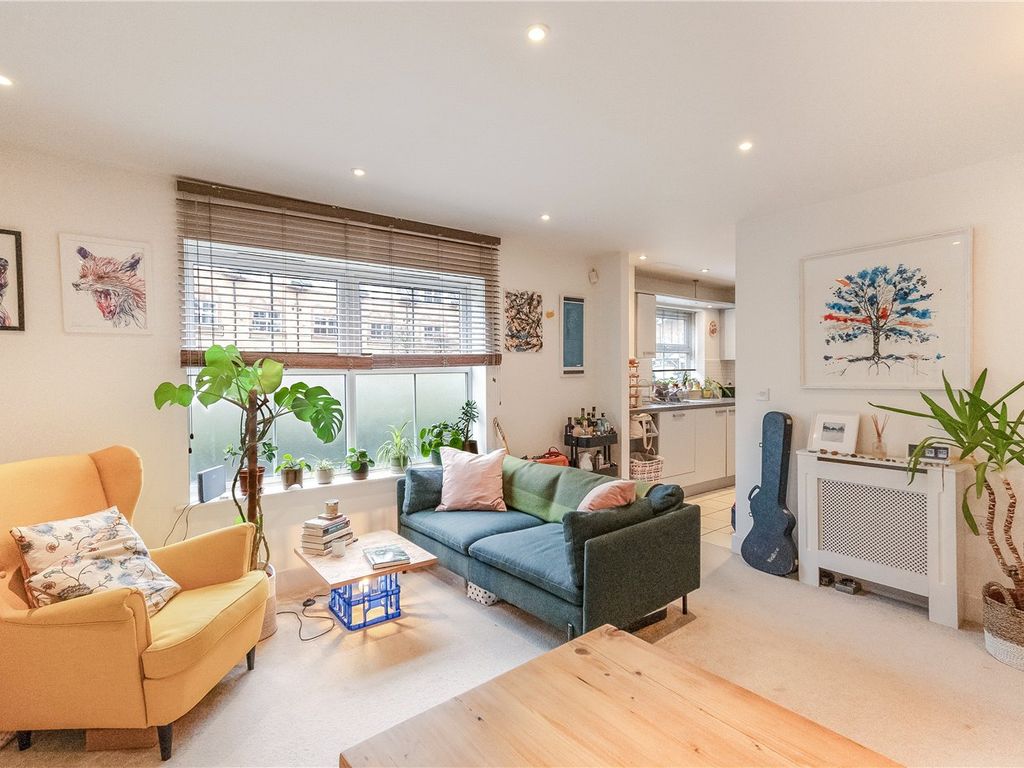 1 bed flat for sale in Hayes Grove, East Dulwich, London SE22, £350,000