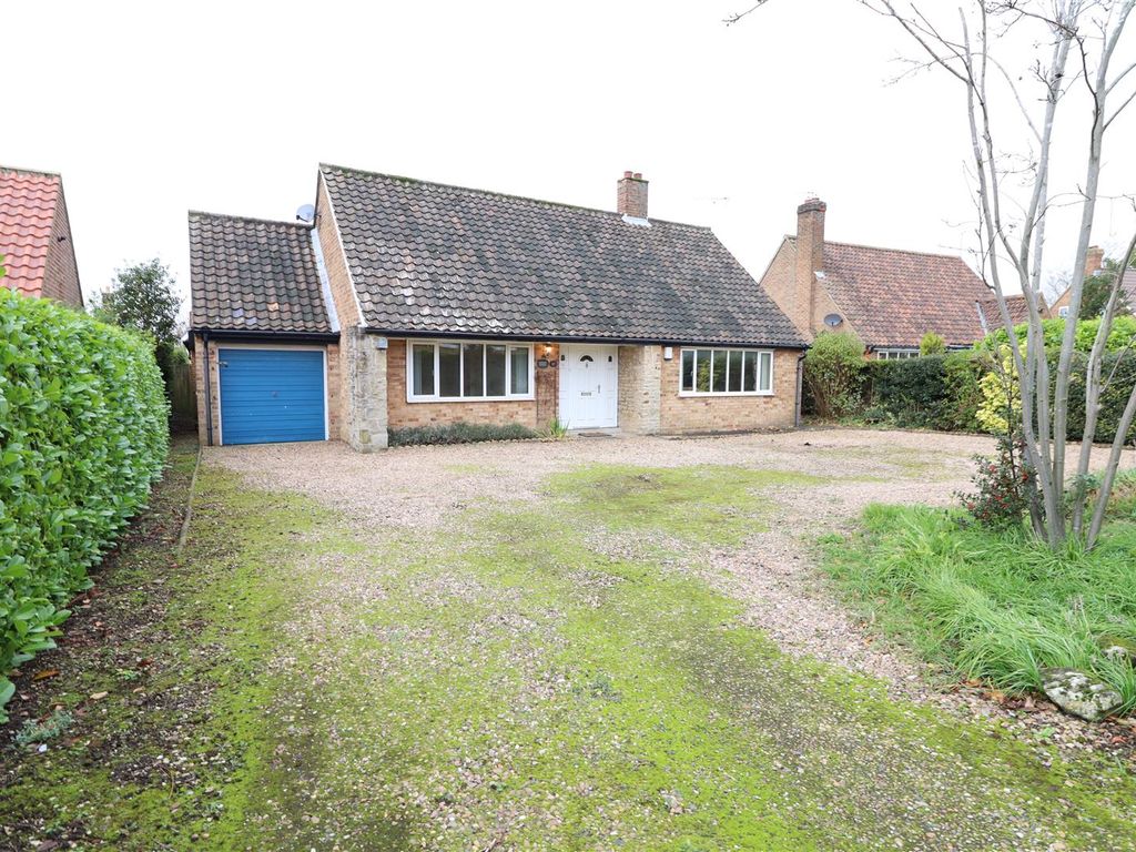 3 bed detached bungalow for sale in Algarth Road, Pocklington, York