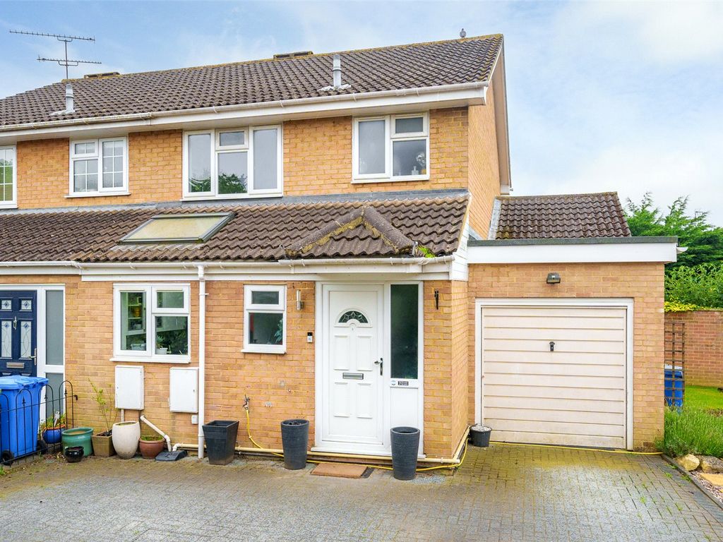 3 bed semidetached house for sale in Hopeman Close, College Town