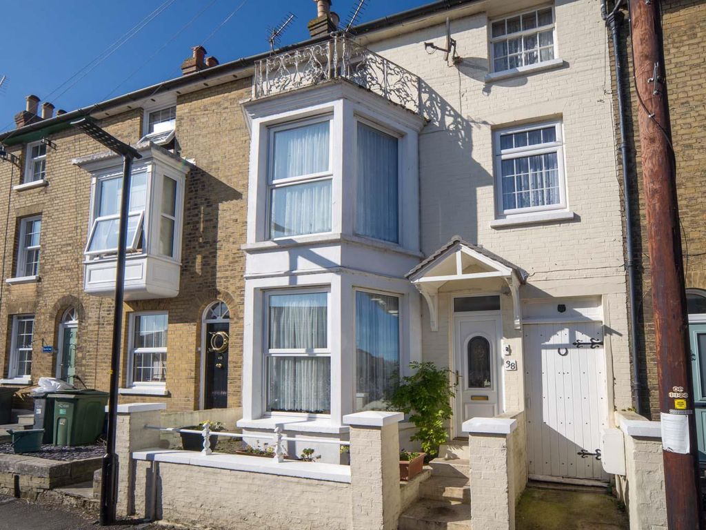 7 bed property for sale in York Street, Cowes PO31, £395,000 Zoopla