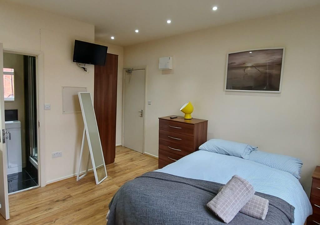 Studio to rent in St Pauls Avenue, Willesden Green NW2, £1,320 pcm Zoopla