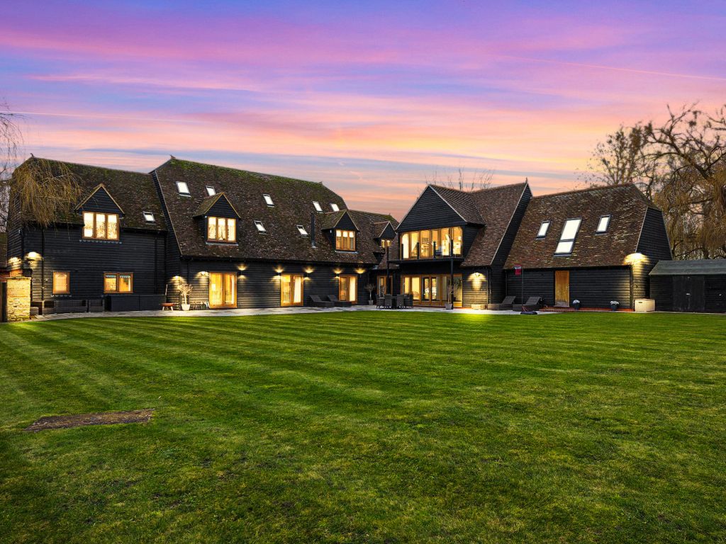 6 bed detached house for sale in St Neots Road Renhold Bedford