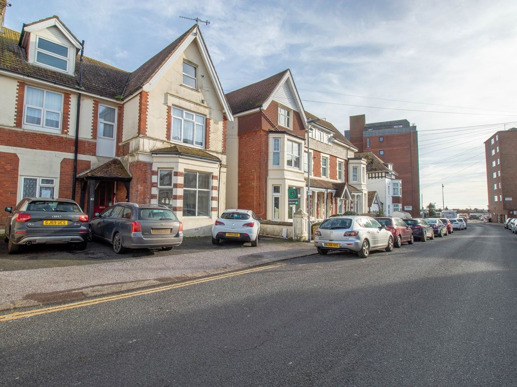 2 bed flat for sale in Eversley Road, Bexhill On Sea TN40 Zoopla