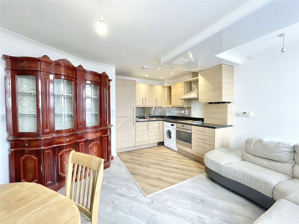 1 bed flat to rent in Azure Court, Kingsbury NW9 Zoopla