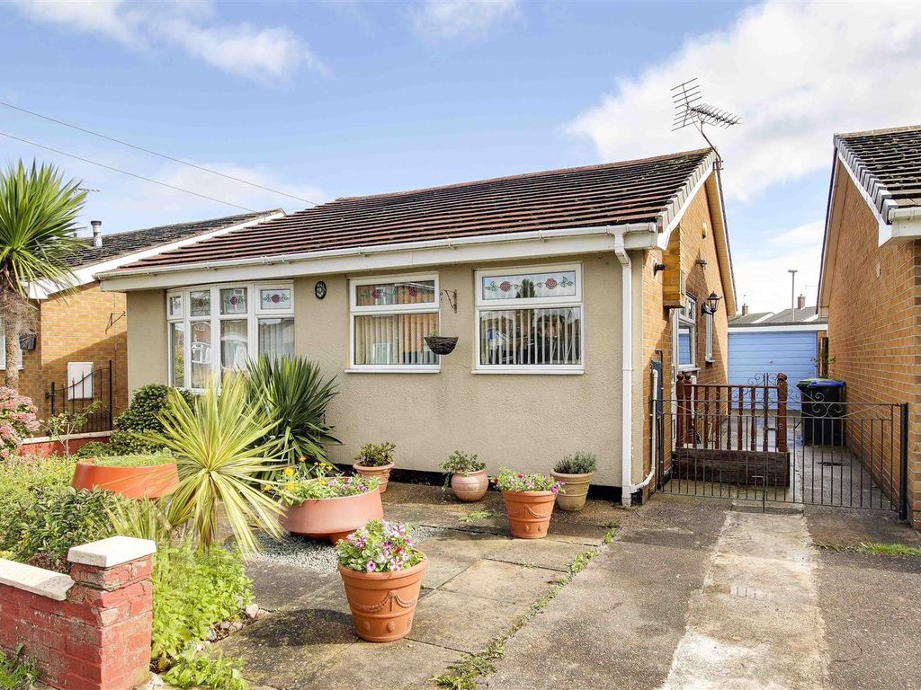 2 bed detached bungalow for sale in Polperro Way, Hucknall