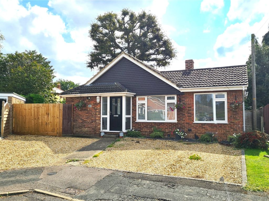 3 bed bungalow for sale in Jubilee Drive, Ash Vale, Surrey GU12, £500,000 Zoopla