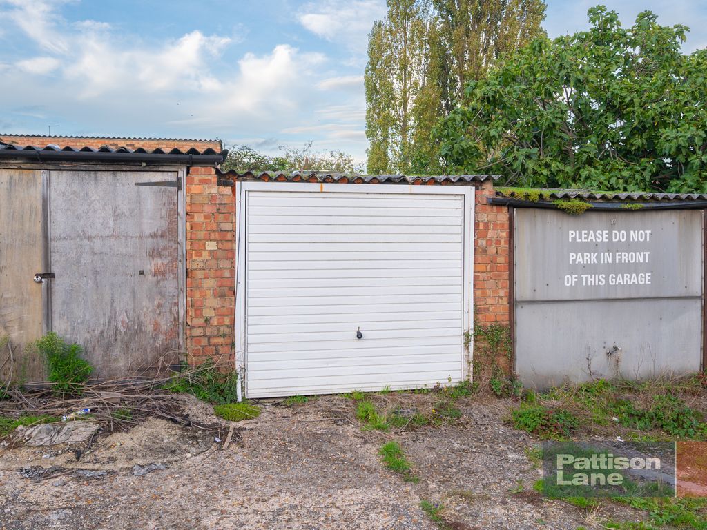 Property for sale in Bath Road, Kettering NN16, £15,000 Zoopla