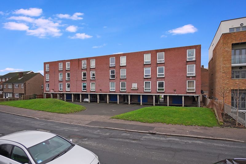 1 bed flat to rent in Marlborough Road, Gillingham ME7, £925 pcm Zoopla