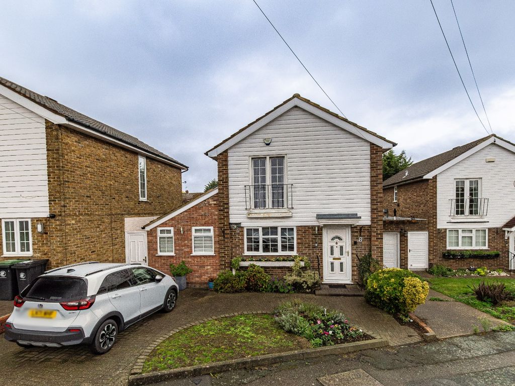 3 bed link detached house for sale in Alderton Rise, Loughton IG10, £