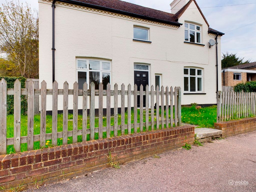 3 bed detached house to rent in Addington Village Road, Addington