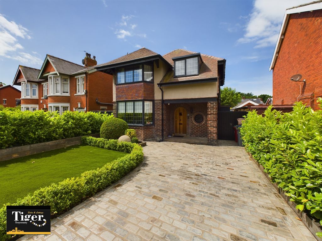 3 bed detached house for sale in South Park Drive, Blackpool FY3, £