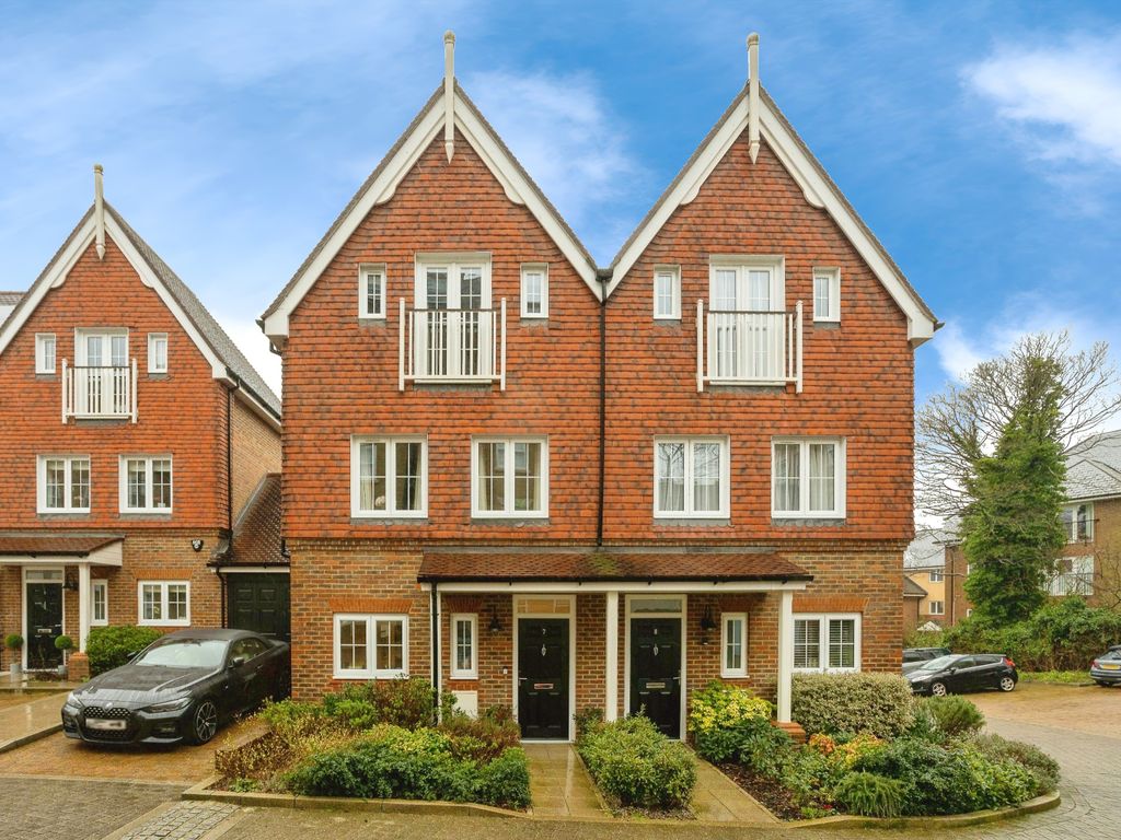 3 bed semidetached house for sale in Sovereign Place, Tunbridge Wells
