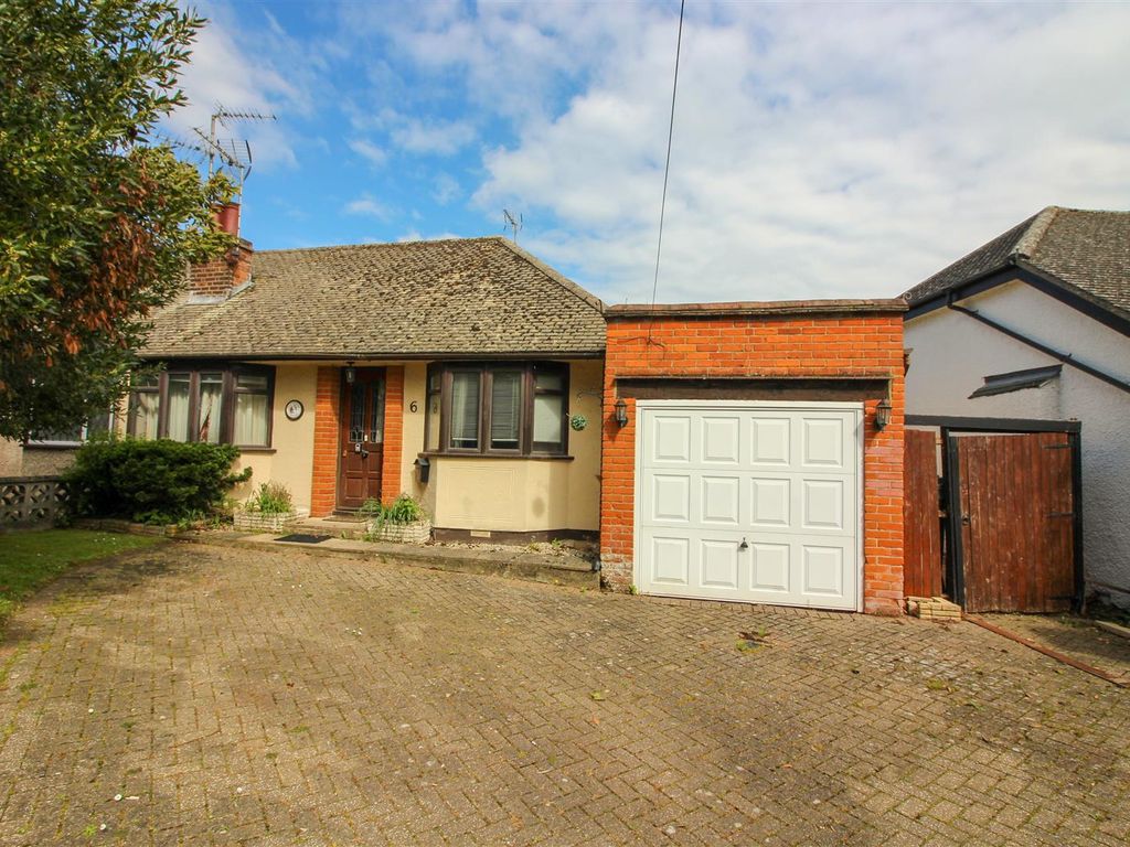 3 bed semidetached bungalow for sale in Redricks Lane, Sawbridgeworth