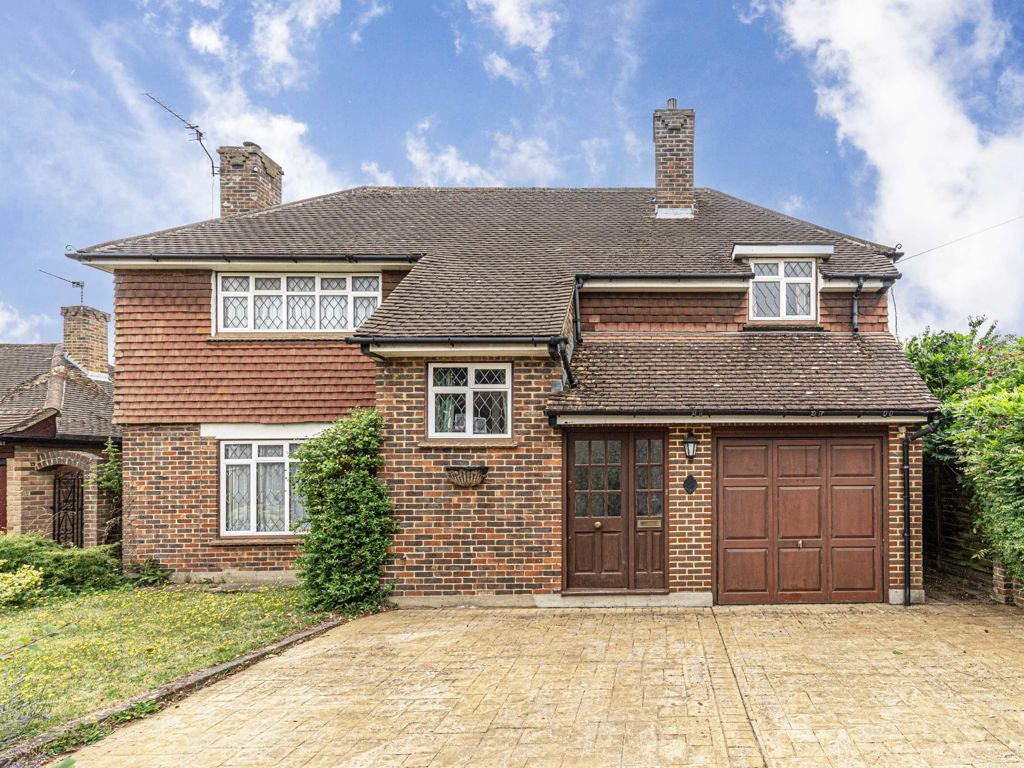 3 bed detached house for sale in Queensway, SunburyOnThames TW16 Zoopla