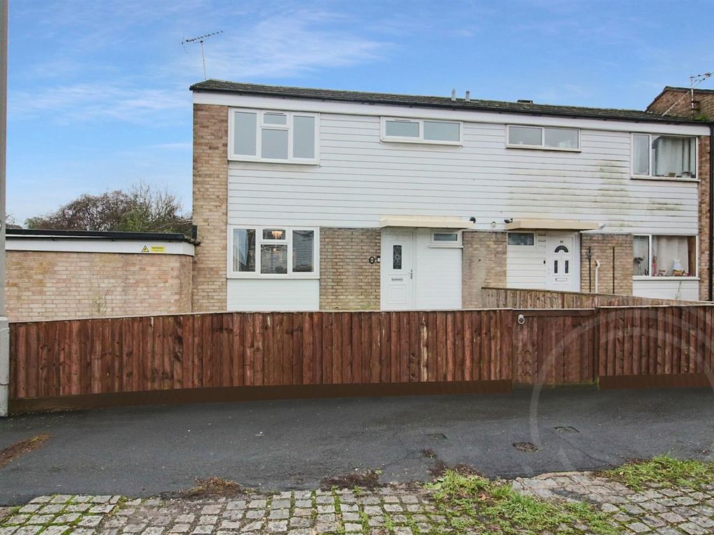 3 bed end terrace house for sale in Barnard Crescent, Aylesbury HP21, £