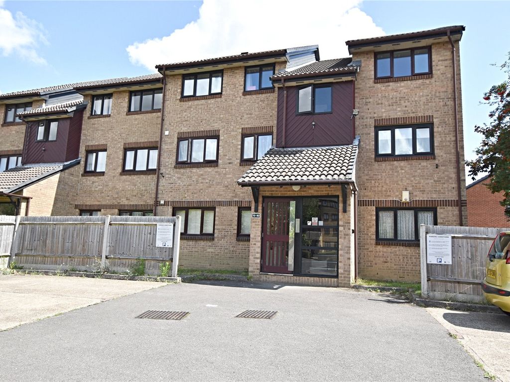 2 bed flat to rent in Adams Way, Croydon CR0, £1,500 pcm Zoopla