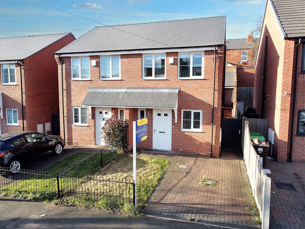 2 bed semidetached house for sale in Piccadilly, Bulwell, Nottingham