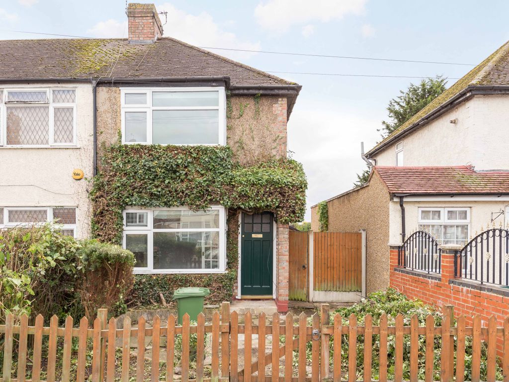 2 bed detached house to rent in Cranford Avenue, Stanwell, Staines TW19