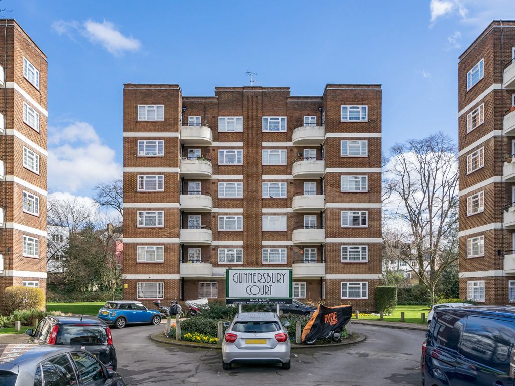 Gunnersbury Court, Bollo Lane, London W3  