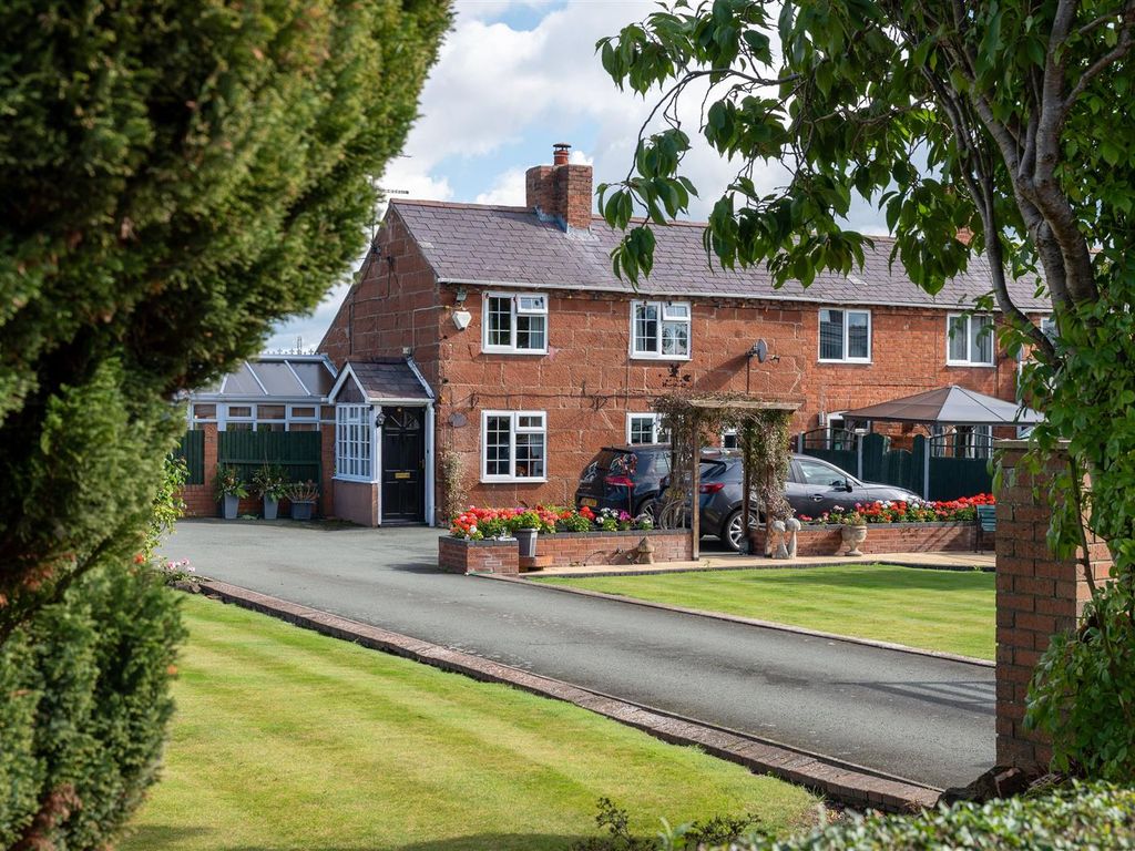 3 bed semidetached house for sale in Walford Heath, Shrewsbury SY4