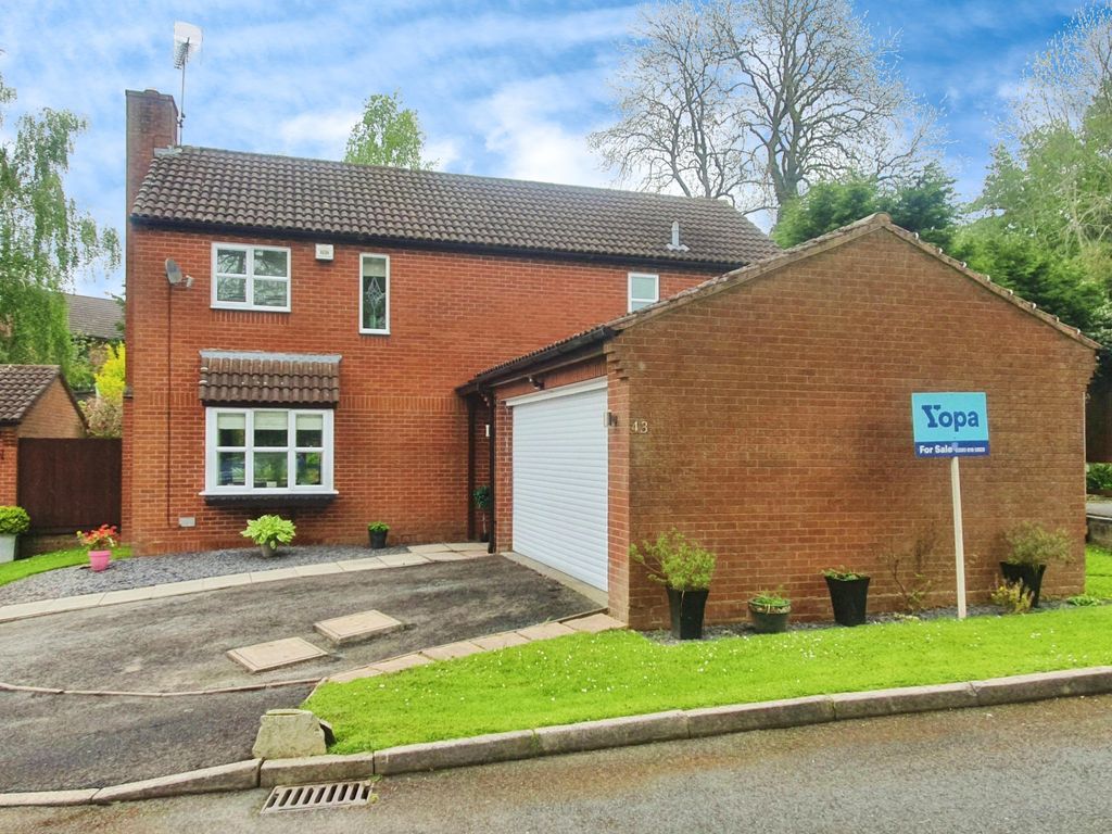 4 bed detached house for sale in Brookfield Close, Hunt End, Redditch