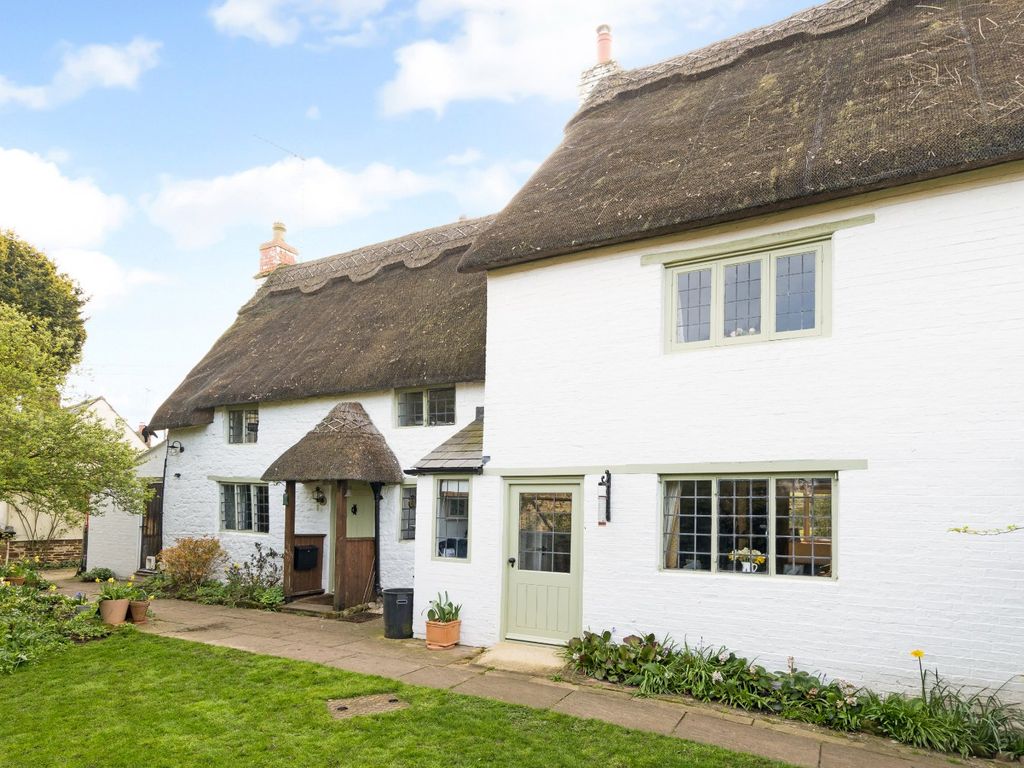 3 bed detached house for sale in Banbury Road, Moreton Pinkney