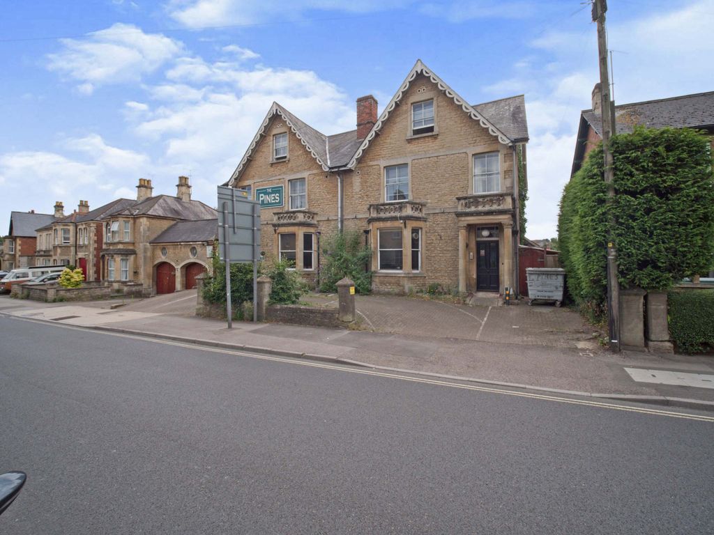 81-82 Marshfield Road, Chippenham SN15  