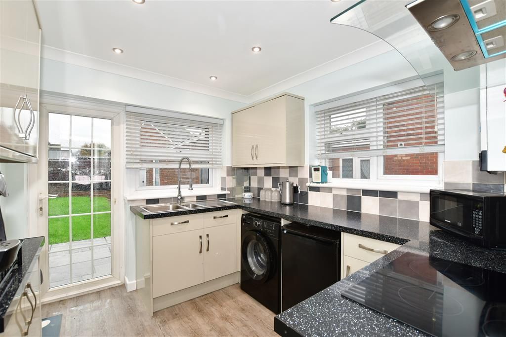 3 bed semidetached house for sale in The Avenue, Greenacres, Aylesford