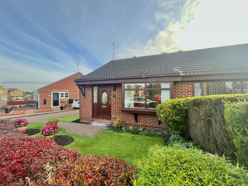 2 bed bungalow for sale in Sherburn Way, Wardley, Gateshead NE10, £