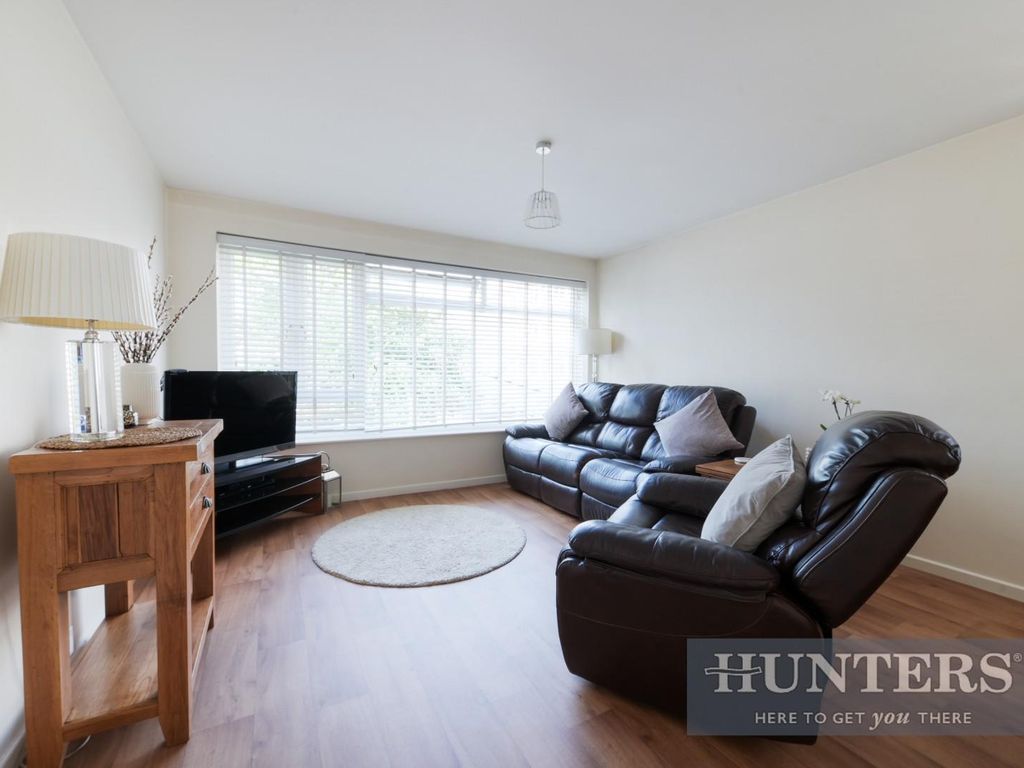 2 bed flat for sale in Westbourne Avenue, North Cheam, Sutton SM3 Zoopla