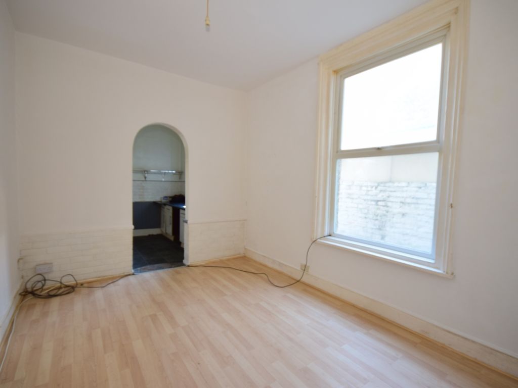 2 bed flat to rent in Francis Avenue, Southsea PO4 Zoopla