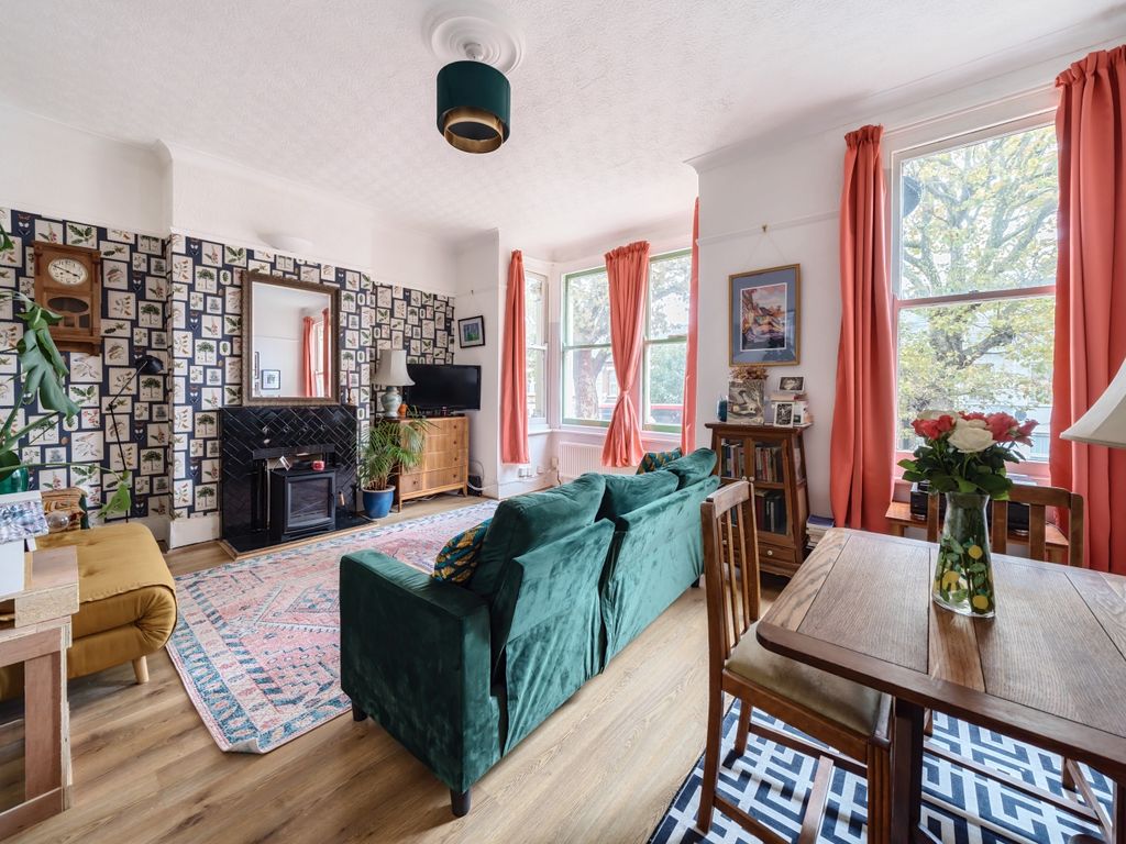 2 bed flat for sale in Brownhill Road, London SE6, £325,000 Zoopla