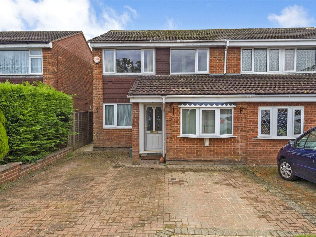 4 bed semidetached house for sale in Codicote Row, Hemel Hempstead