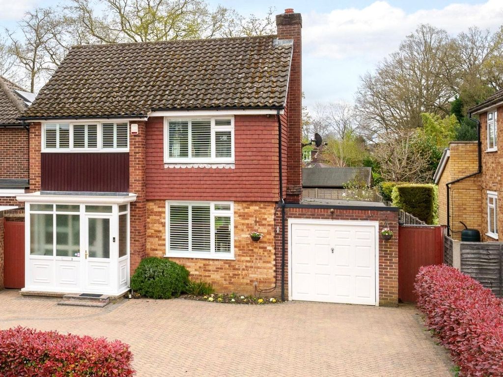 3 bed detached house for sale in Hillary Drive, Crowthorne, Berkshire