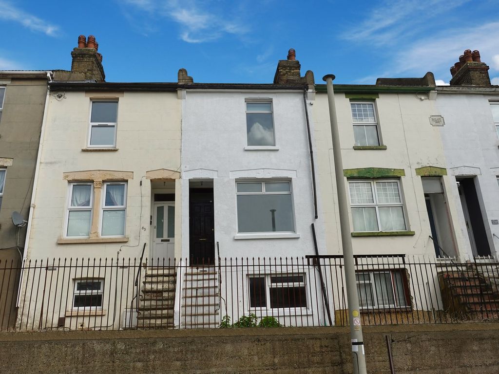 3 bed terraced house for sale in Upper Luton Road, Chatham ME5, £
