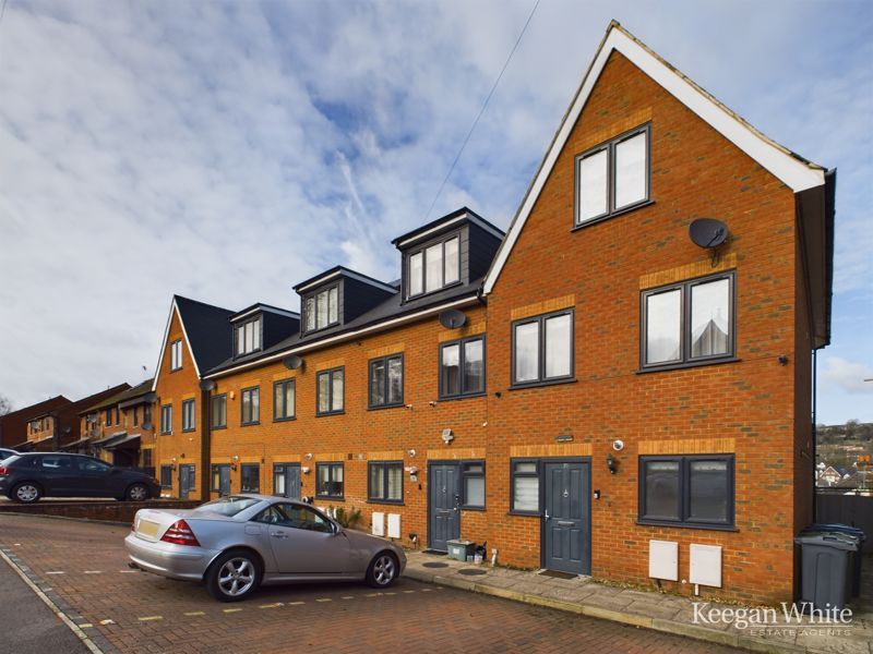 4 bed town house for sale in Ogilvie Road, High HP12, £425,000