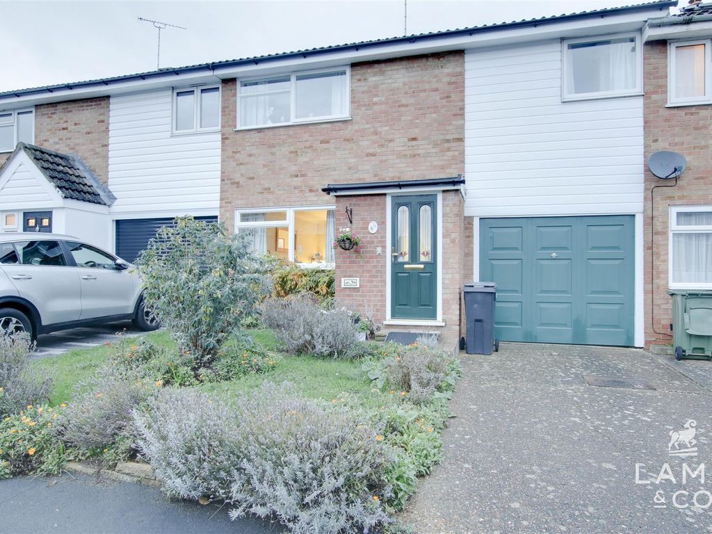 3 bed semidetached house for sale in Laburnum Way, Witham CM8 Zoopla