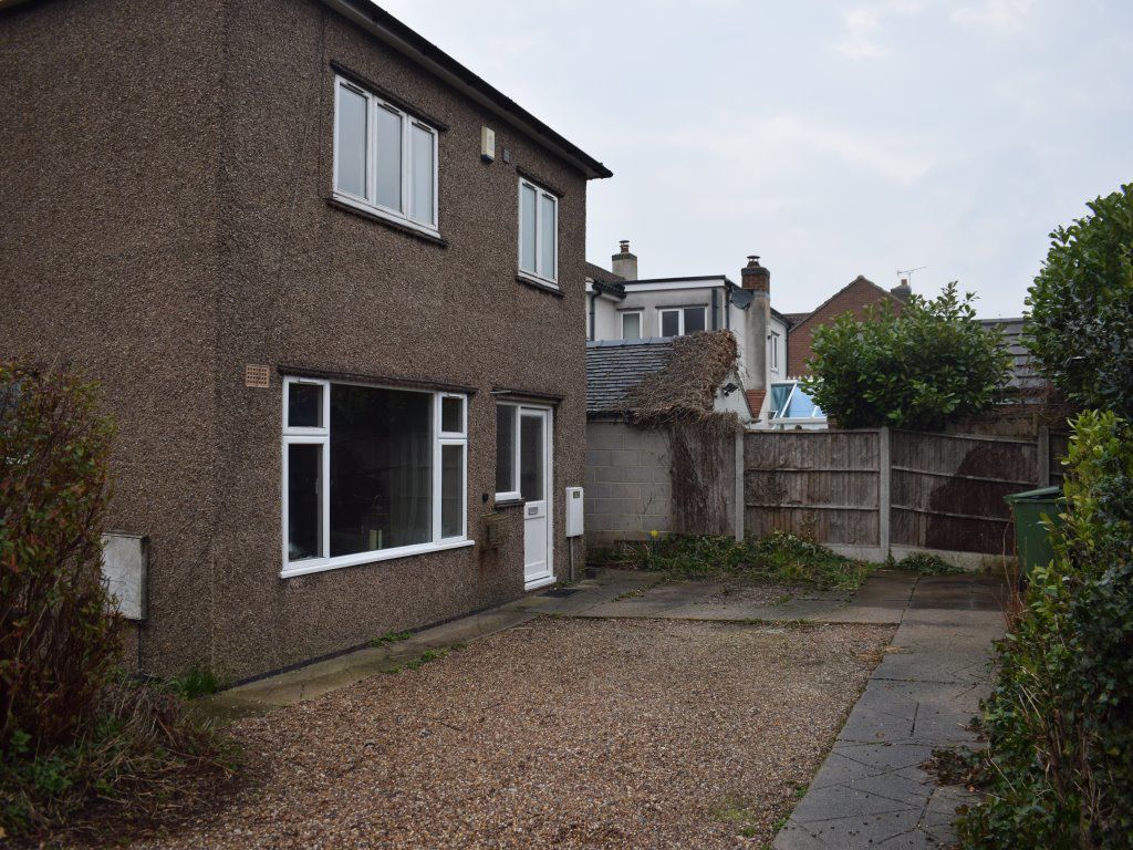 2 bed flat to rent in Derby Road, Swanwick, Alfreton DE55, £595 pcm Zoopla