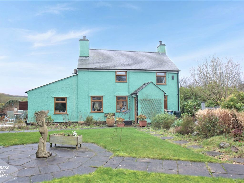 3 bed detached house for sale in Pentrefelin, Amlwch LL68 Zoopla