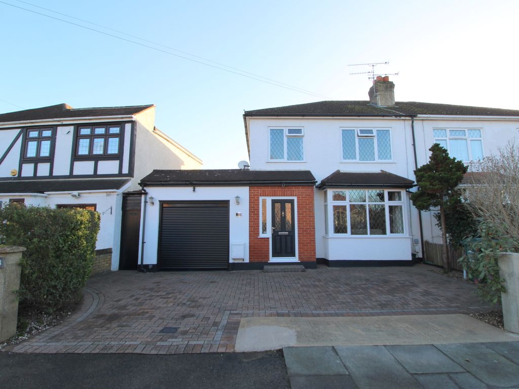 3 bed semidetached house for sale in Cumberland Road, Ashford TW15, £